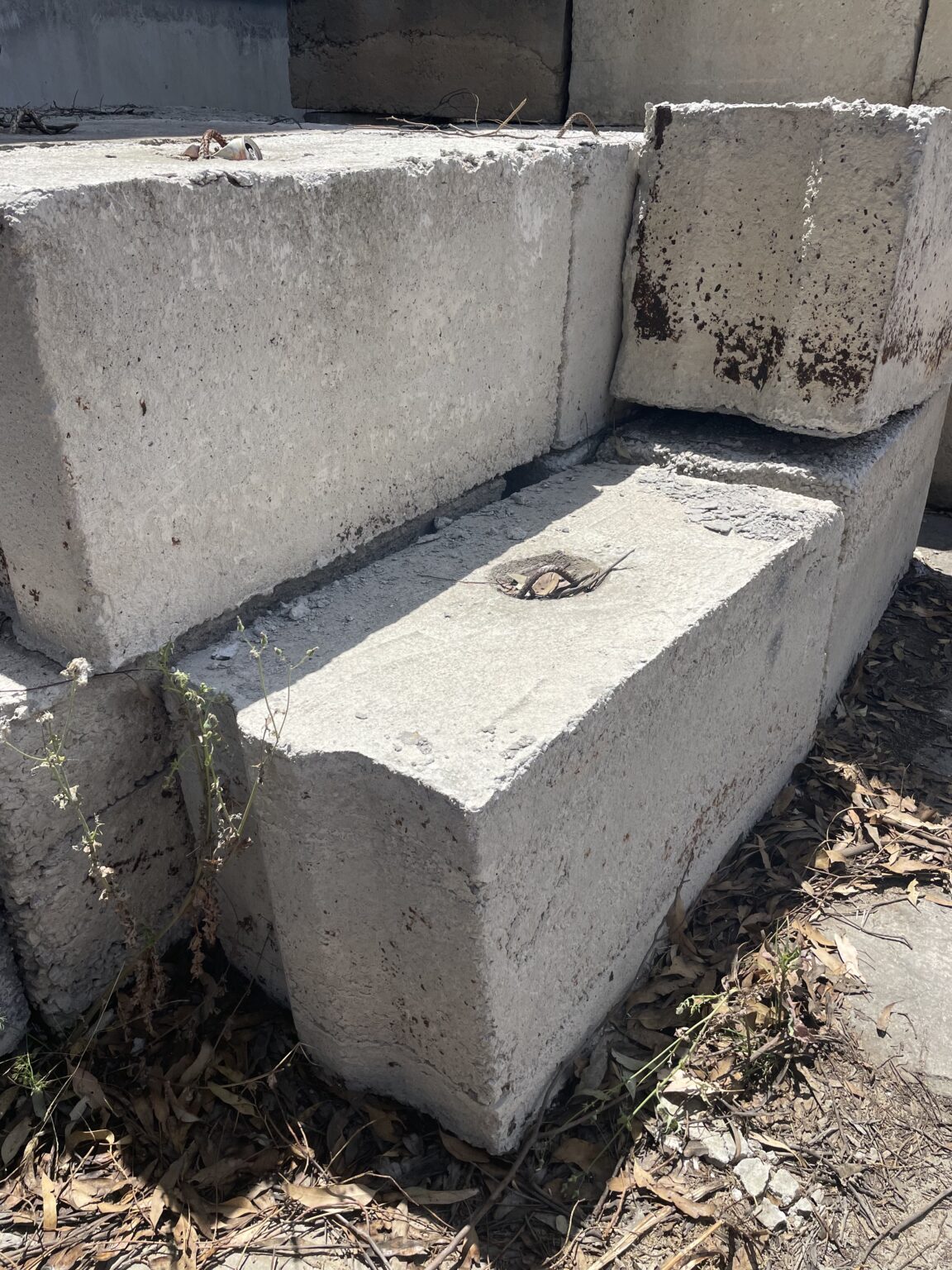 Interlocking 1 Tonne Concrete Blocks, 1200x600x600mm Shantana